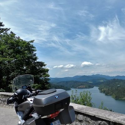 Moto dans un paysage Croate