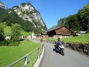 Tour des Grandes Alpes à moto