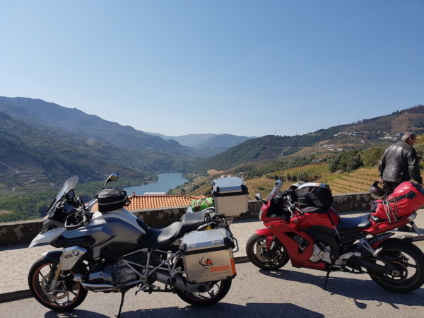 voyage moto dans la vallée du douro