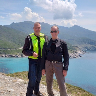 Clients d'Itinéraires évasion pour un voyage moto en Corse