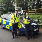 TOURIST-TROPHY-ILE-DE-MAN-POLICIERS-VOITURE-DE-POLICE-ITINERAIRES-EVASION