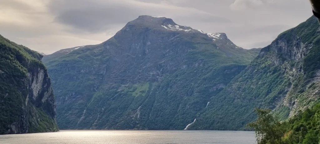 Road trip moto en Norvège - fjord et route de montagne