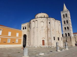 ZADAR-CROATIE-EGLISE-VUE-MOTO-ITINERAIRES-EVASION