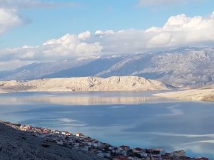 VUE-DE-PAG-ILE-ITINERAIRES-EVASION