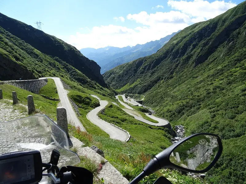 LES ALPES : SUISSE, AUTRICHE, ITALIE