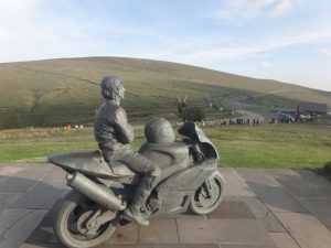 Statut-Joey-Dunlop-Bungalow-Itinéraires-Evasion