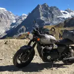 Triumph-Bonneville-col du Stelvio-sommet-Itinéraires-Evasion