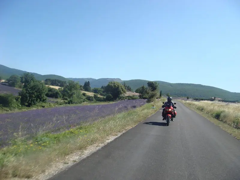 Moto-route-de-la-lavande Itinéraires Evasion-Circuit moto Provence routes de la lavande