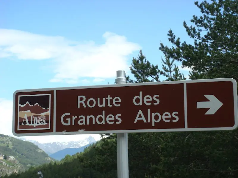 Panneau-grandes-alpes Itinéraires evasion-Route des Grandes Alpes moto