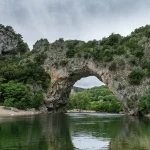 Rivière et Pont d'Arc-Itinéraires Evasion