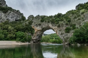 Rivière et Pont d'Arc-Itinéraires Evasion