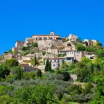 celebre-village-medieval-de-gordes-dans-le-sud-de-la-france Itinéraires Evasion