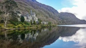 chateau-lac-irlande-itineraires-evasion