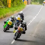 Groupe-Manx-GP-pilote-en-course-Ile-de-man-moto-Itinéraires-Evasion