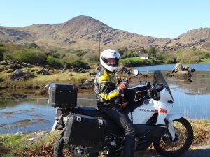 MOTARD-IRLANDE-PAYSAGE-ITINERAIRES-EVASION
