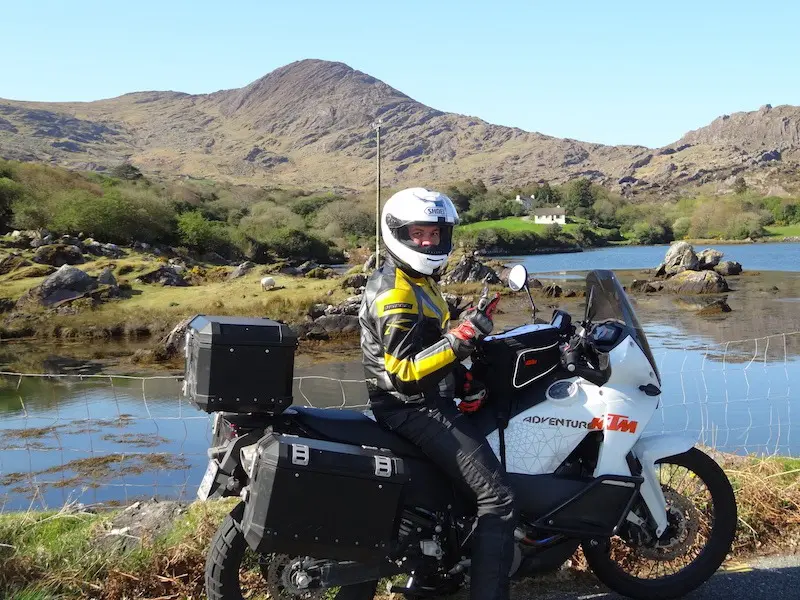 MOTARD-IRLANDE-PAYSAGE-ITINERAIRES-EVASION
