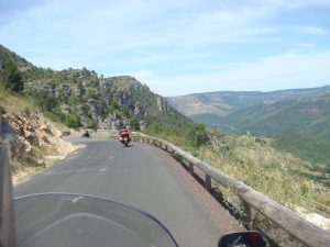 Route-moto-Causses-Itinéraires Evasion
