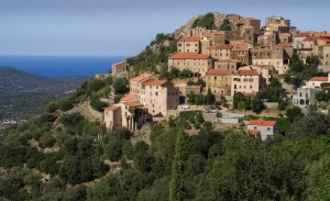 village-montagne-corse-itineraires-evasion