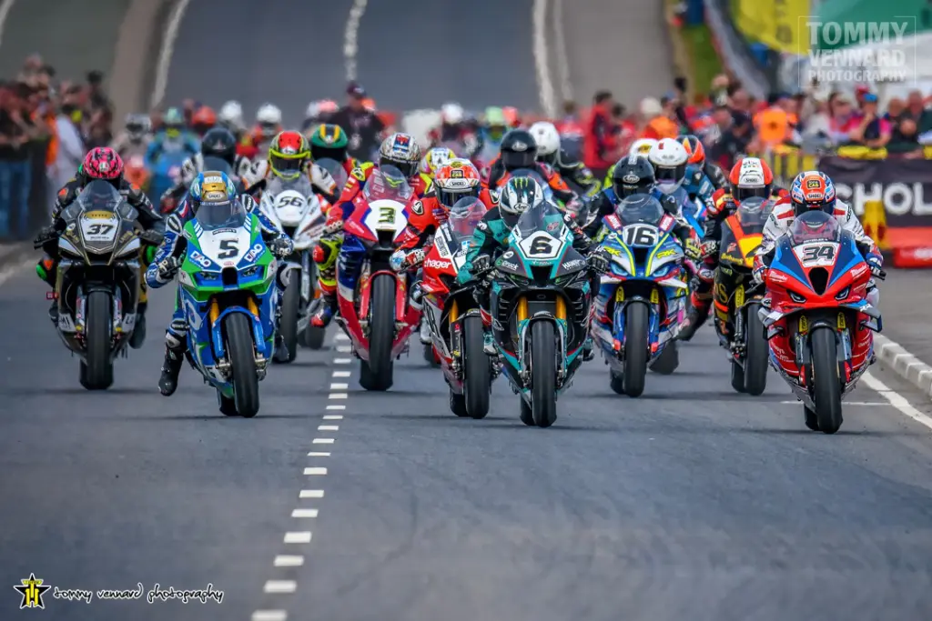 Le départ de la North West 200, la course où Robert Dunlop s’est imposé quinze fois