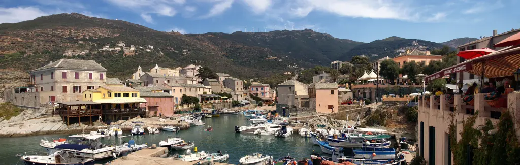 Le port de Centuri, premier port français de pêche à la langouste, au bout du Cap Corse