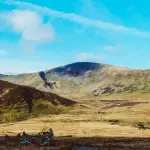 Les montagnes du Snowdonia au pays de Galles, a moto
