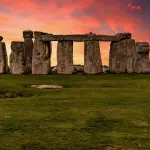 Stonehenge au coucher du soleil, voyage moto au Royaume-Uni